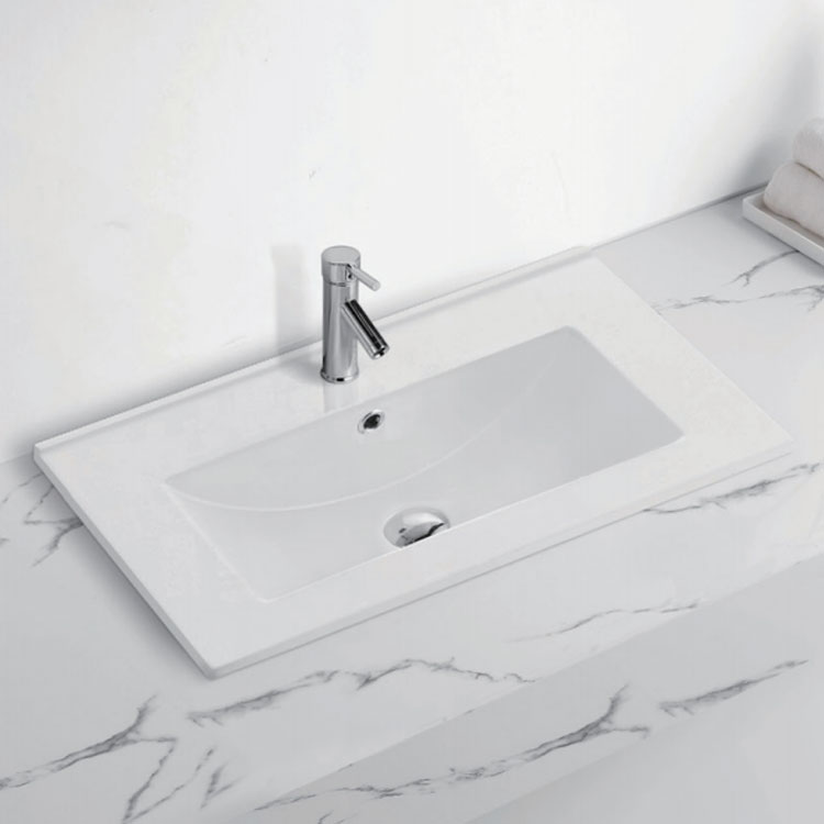 Как я могу отремонтировать и сохранить царапины на керамической раковине в ванной?